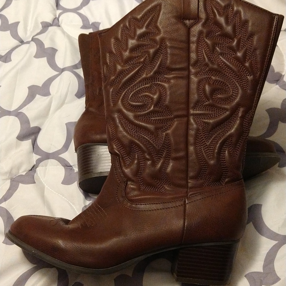 Torrid 8.5 wide calf boots NWOT